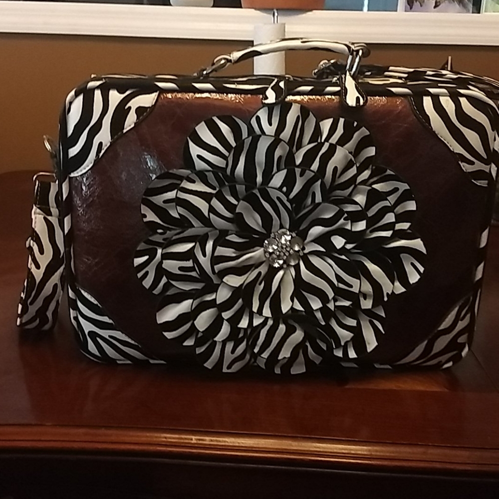 Adorable laptop holder..
